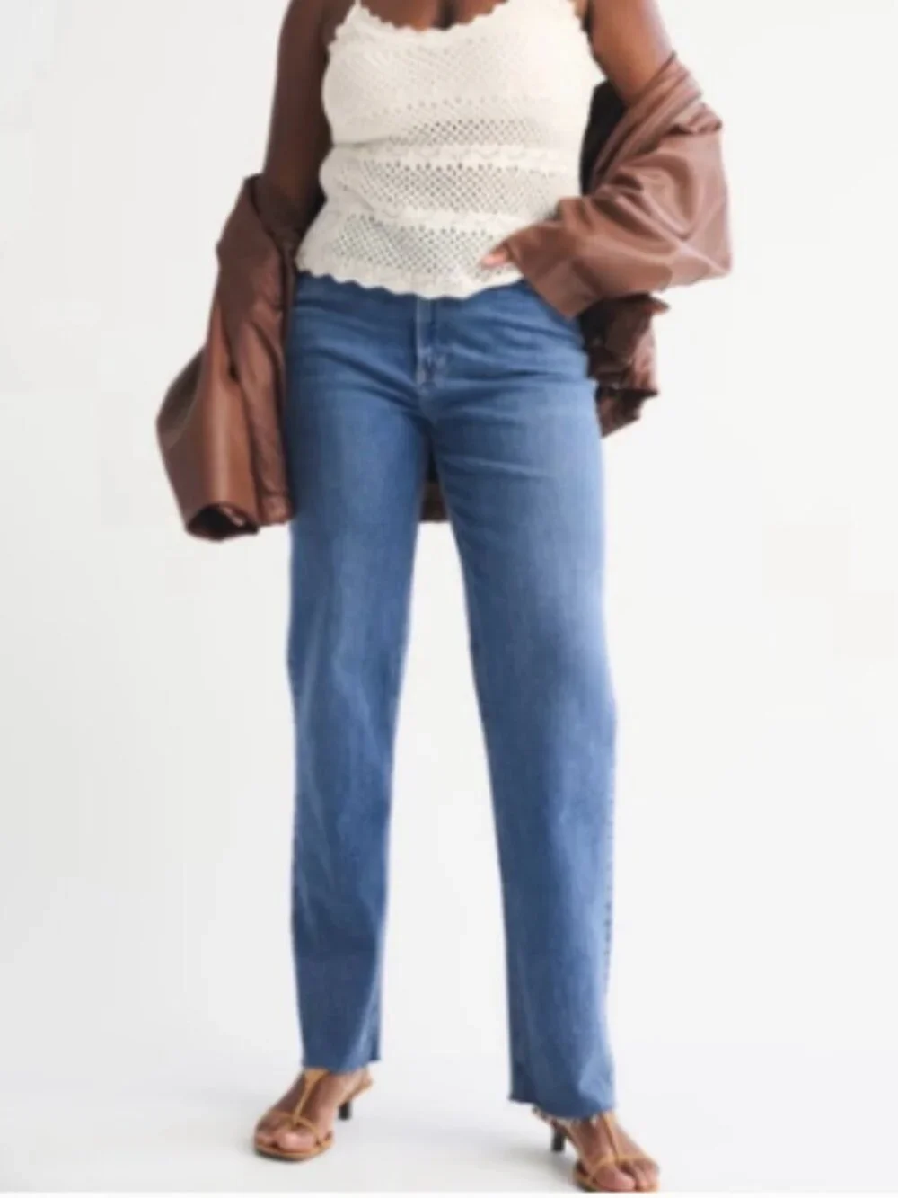 Abercrombie & Fitch Womenm Size 26/2 Long The 90's Straight Mid Rise Jean Medium